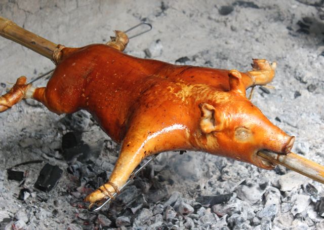 Món heo quay Lạng Sơn được làm từ lợn mán